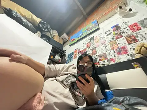 Snapshot of dafne19_ chatting on 06-29-26, 12:06 dafne19 online show from 06-29-26, 12:06