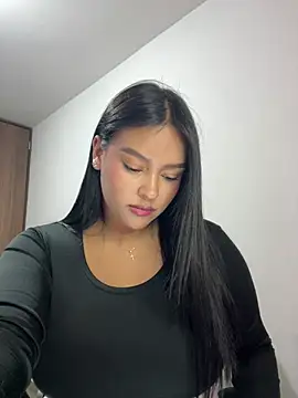 Snapshot of _NINA chatting on 04-11-26, 02:27 NINA online show from 04-11-26, 02:27