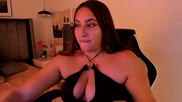 Snapshot of Alaia_Cute chatting on 12-29-24, 07:06 Alaia Cute online show from 12-29-24, 07:06