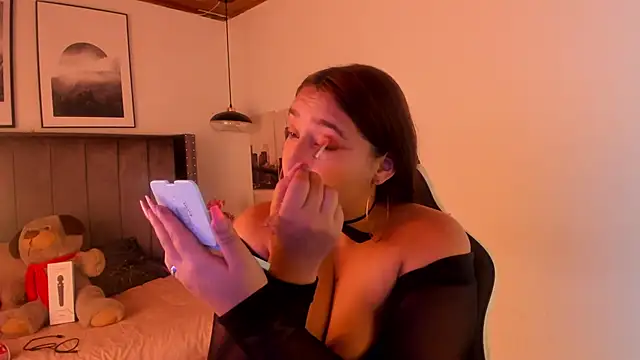 Snapshot of Alaia_Cute chatting on 12-31-24, 03:01 Alaia Cute online show from 12-31-24, 03:01