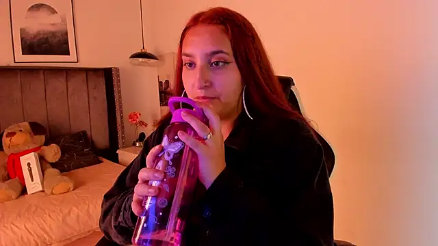Snapshot of Alaia_Cute chatting on 01-08-25, 09:32 Alaia Cute online show from 01-08-25, 09:32