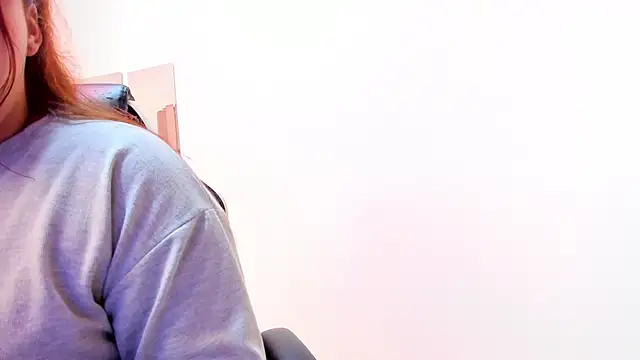 Snapshot of Alaia_Cute chatting on 03-10-25, 09:10 Alaia Cute online show from 03-10-25, 09:10