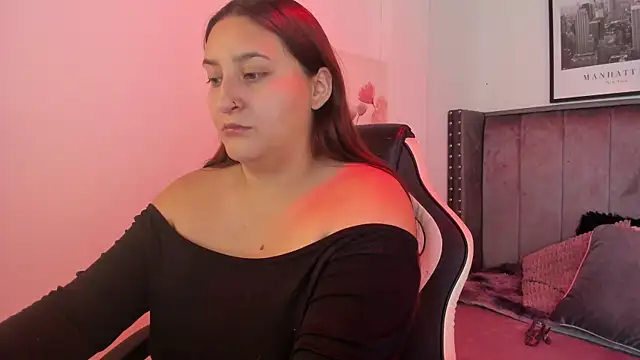 Snapshot of Alaia_Cute chatting on 09-24-25, 02:59 Alaia Cute online show from 09-24-25, 02:59