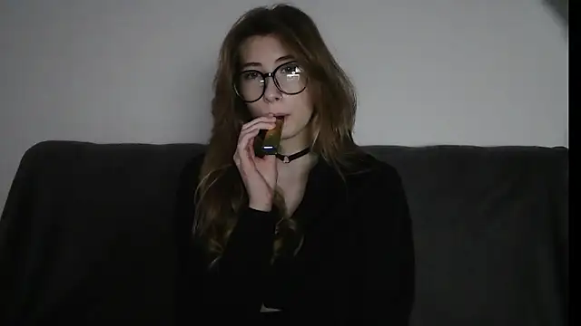 Snapshot of ErikaShyy chatting on 12-24-24, 01:06 ErikaShyy online show from 12-24-24, 01:06