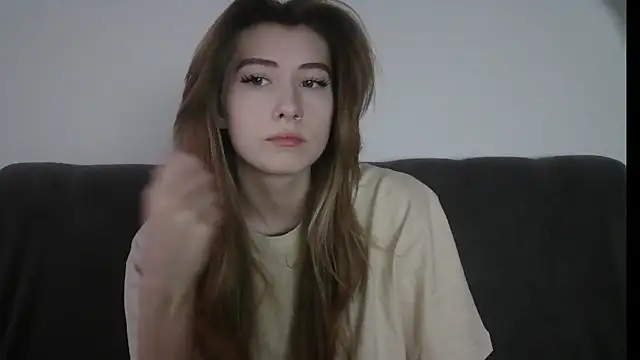 Snapshot of ErikaShyy chatting on 01-21-25, 01:11 ErikaShyy online show from 01-21-25, 01:11