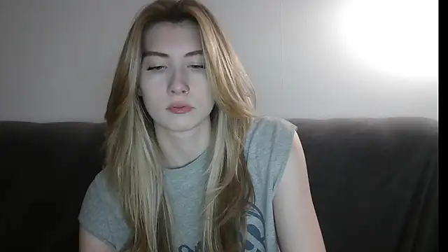 Snapshot of ErikaShyy chatting on 02-05-25, 03:20 ErikaShyy online show from 02-05-25, 03:20