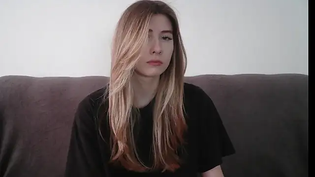 Snapshot of ErikaShyy chatting on 02-11-25, 11:10 ErikaShyy online show from 02-11-25, 11:10