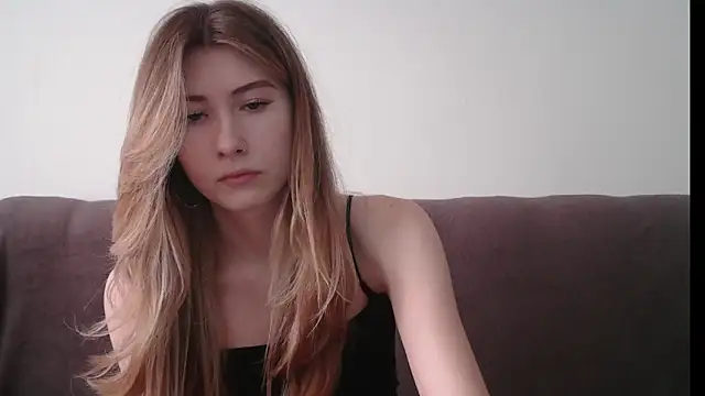 Snapshot of ErikaShyy chatting on 02-13-25, 10:34 ErikaShyy online show from 02-13-25, 10:34