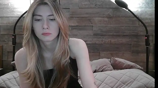 Snapshot of ErikaShyy chatting on 02-21-25, 07:23 ErikaShyy online show from 02-21-25, 07:23