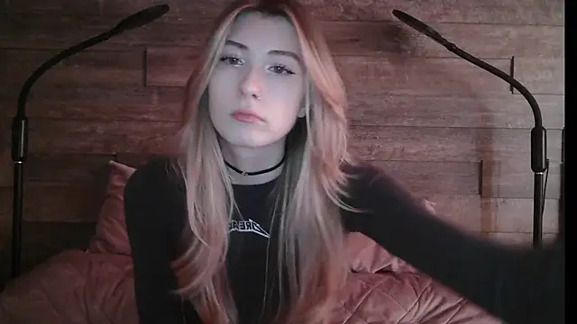 Snapshot of ErikaShyy chatting on 03-10-25, 11:10 ErikaShyy online show from 03-10-25, 11:10