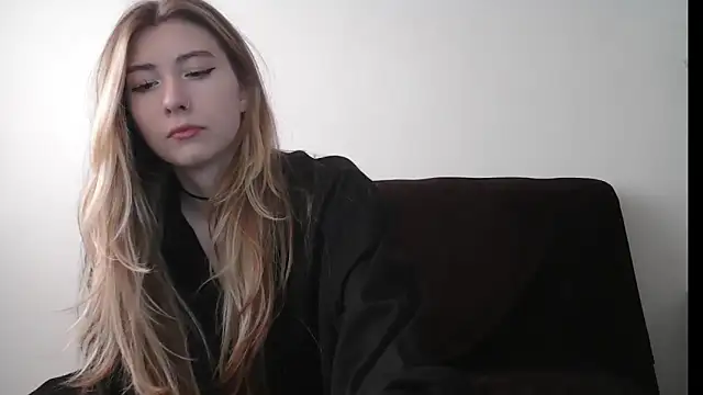 Snapshot of ErikaShyy chatting on 09-08-25, 03:11 ErikaShyy online show from 09-08-25, 03:11