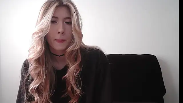 Snapshot of ErikaShyy chatting on 10-30-25, 10:16 ErikaShyy online show from 10-30-25, 10:16