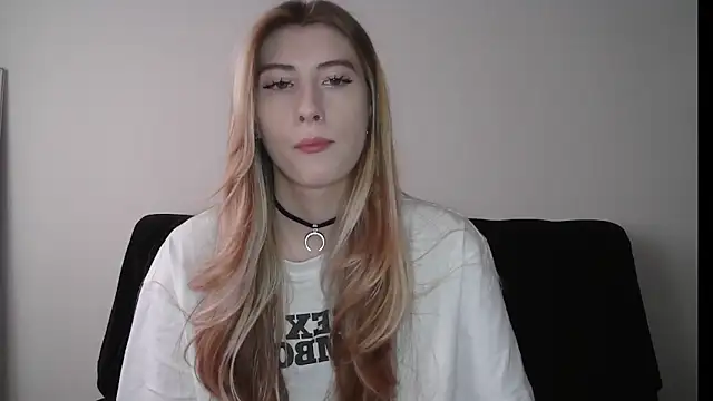 Snapshot of ErikaShyy chatting on 11-03-25, 11:33 ErikaShyy online show from 11-03-25, 11:33