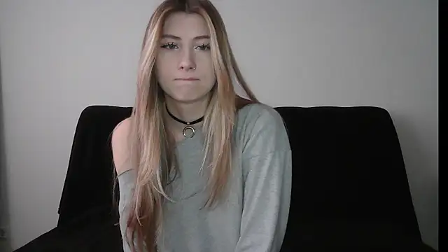 Snapshot of ErikaShyy chatting on 11-13-25, 11:20 ErikaShyy online show from 11-13-25, 11:20