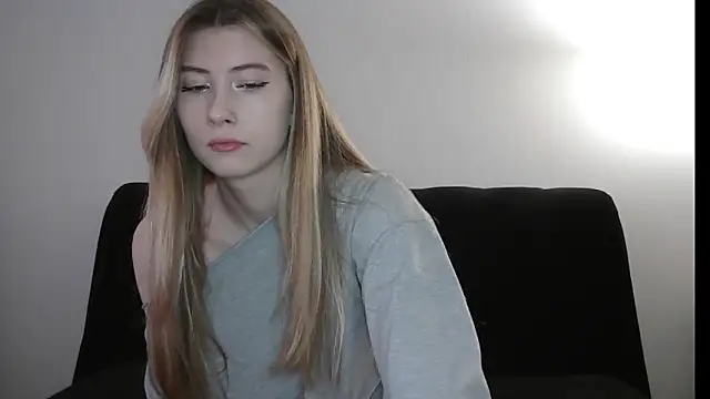 Snapshot of ErikaShyy chatting on 11-20-25, 10:59 ErikaShyy online show from 11-20-25, 10:59