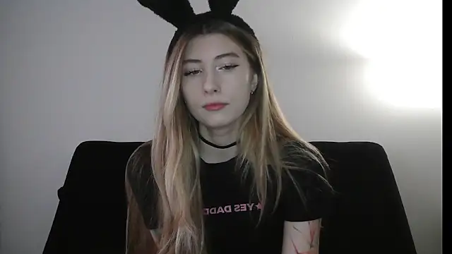 Snapshot of ErikaShyy chatting on 12-18-25, 11:16 ErikaShyy online show from 12-18-25, 11:16