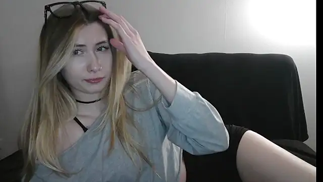 Snapshot of ErikaShyy chatting on 03-03-26, 01:50 ErikaShyy online show from 03-03-26, 01:50