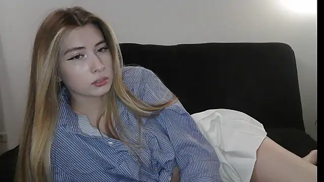 Snapshot of ErikaShyy chatting on 03-04-26, 10:54 ErikaShyy online show from 03-04-26, 10:54