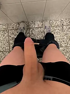 Snapshot of geilehecke1 chatting on 02-11-25, 08:26 geilehecke1 online show from 02-11-25, 08:26