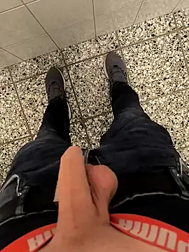 Snapshot of geilehecke1 chatting on 03-17-25, 12:04 geilehecke1 online show from 03-17-25, 12:04