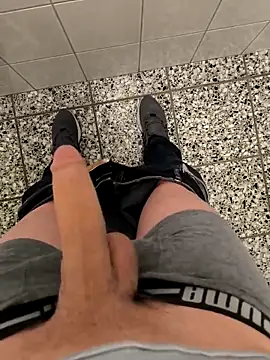 Snapshot of geilehecke1 chatting on 03-21-25, 03:35 geilehecke1 online show from 03-21-25, 03:35