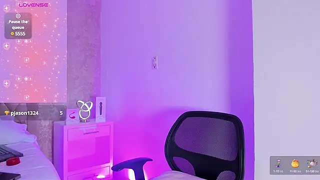 Snapshot of LiaFlowers chatting on 01-28-25, 01:29 LiaFlowers online show from 01-28-25, 01:29