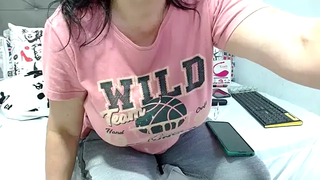 Snapshot of katysquirtdirty chatting on 02-17-25, 09:08 katysquirtdirty online show from 02-17-25, 09:08