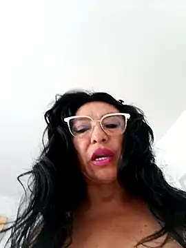 Snapshot of katysquirtdirty chatting on 05-08-26, 01:16 katysquirtdirty online show from 05-08-26, 01:16