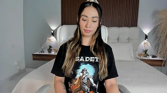Emma23   online show from 07-19-26, 06:50
