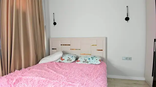 Lola Peach online show from 10-24-25, 02:52