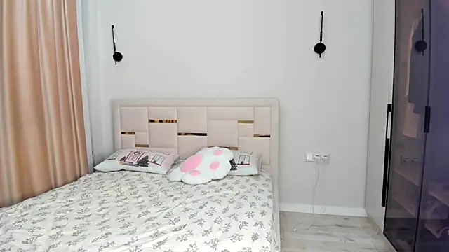 Lola Peach online show from 12-15-25, 03:00