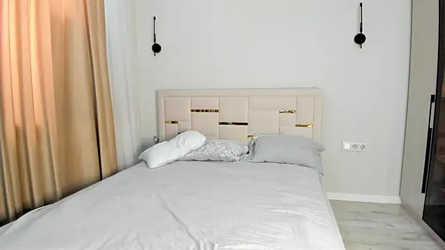 Lola Peach online show from 02-28-26, 06:03