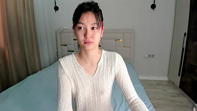 Lola Peach online show from 05-24-26, 04:06