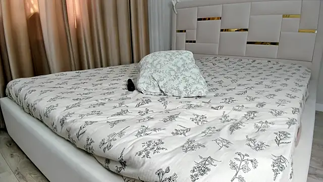 Lola Peach online show from 06-22-26, 03:25