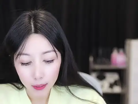 Nuyoah-77 online show from 11-14-25, 06:39