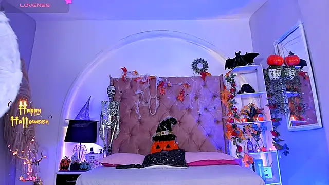 Snapshot of LadyAvalon chatting on 10-31-25, 07:59 LadyAvalon online show from 10-31-25, 07:59