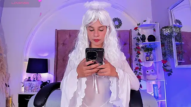 Snapshot of LadyAvalon chatting on 11-13-25, 07:13 LadyAvalon online show from 11-13-25, 07:13