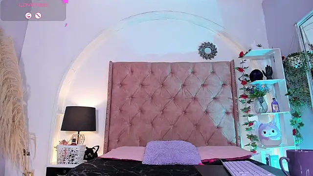 Snapshot of LadyAvalon chatting on 11-29-25, 06:00 LadyAvalon online show from 11-29-25, 06:00