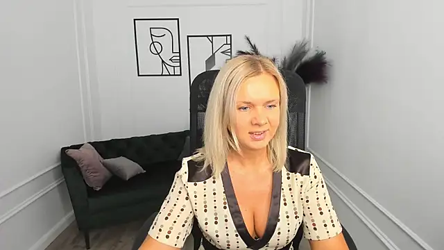 AgathaKlouin online show from 10-05-25, 07:12