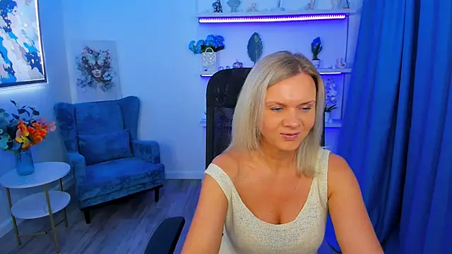 AgathaKlouin online show from 11-08-25, 07:45