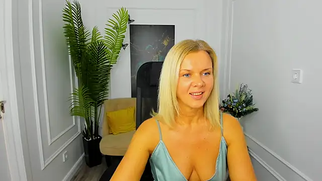 AgathaKlouin online show from 11-25-25, 07:14