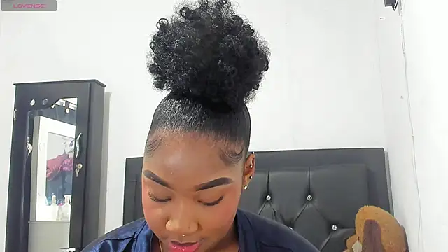 Snapshot of Natassha_brown1 chatting on 10-28-25, 12:36 Natassha brown1 online show from 10-28-25, 12:36