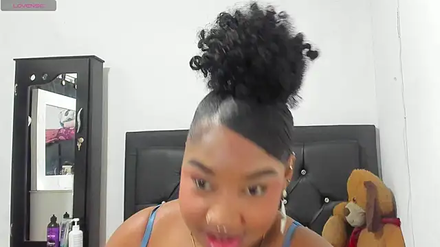 Snapshot of Natassha_brown1 chatting on 10-28-25, 11:07 Natassha brown1 online show from 10-28-25, 11:07