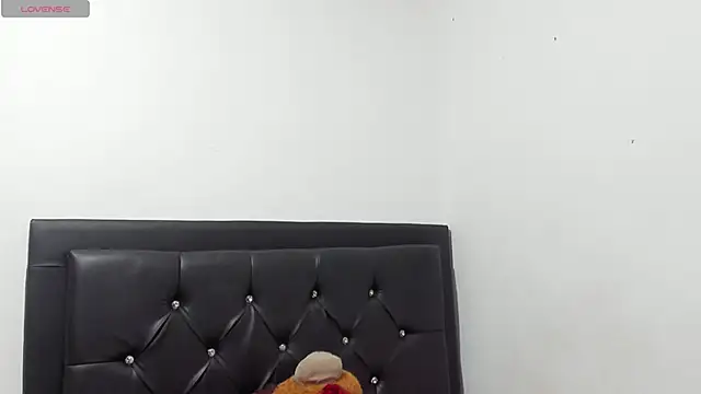 Snapshot of Natassha_brown1 chatting on 12-02-25, 12:38 Natassha brown1 online show from 12-02-25, 12:38