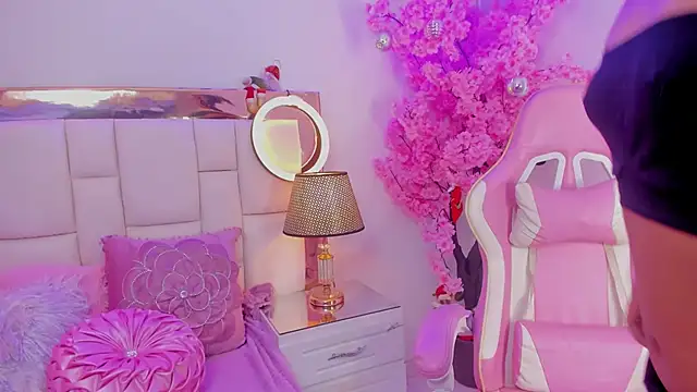 Mia Jansen online show from 12-15-24, 12:40