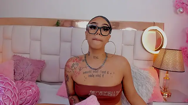 Mia Jansen online show from 12-19-24, 01:07