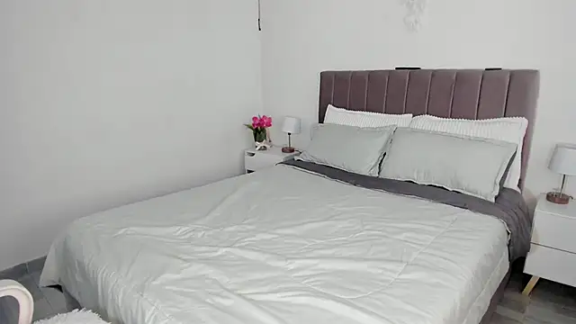 Ori valentina online show from 10-31-25, 07:15