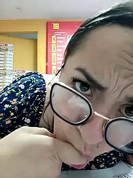 Snapshot of Lesly_10- chatting on 03-07-25, 05:38 Lesly 10- online show from 03-07-25, 05:38