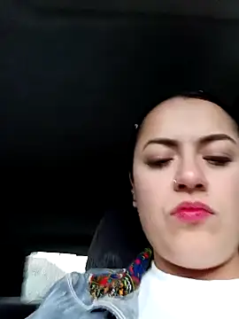 Snapshot of Lesly_10- chatting on 09-21-25, 09:05 Lesly 10- online show from 09-21-25, 09:05