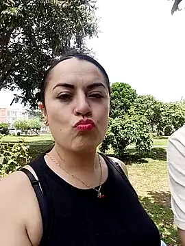 Snapshot of Lesly_10- chatting on 09-25-25, 05:49 Lesly 10- online show from 09-25-25, 05:49